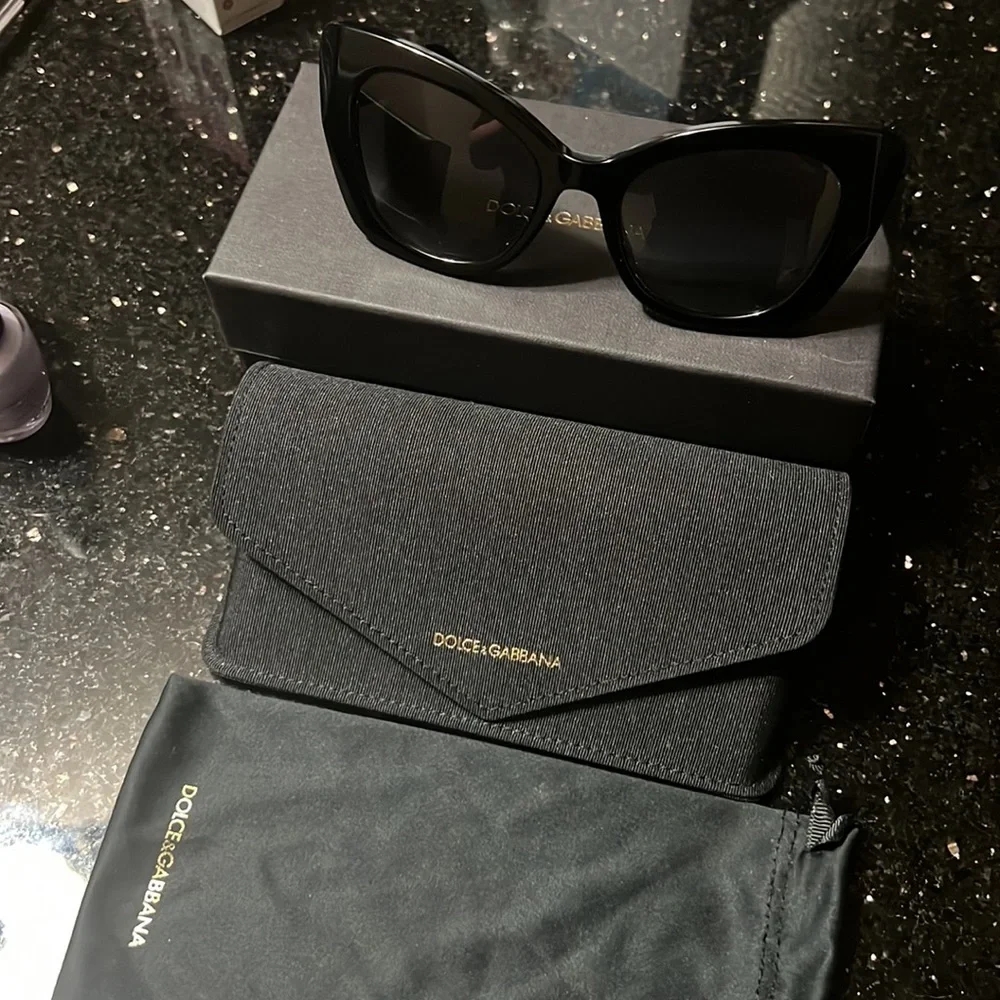 Dolce & Gabbana sunglasses - Picture 15 of 17